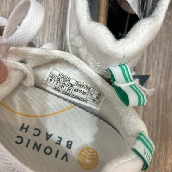 Vionic Beach White Sneakers with Green Stripes NEW SIZE 9 - Picture 3 of 6